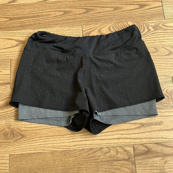 Shorts size medium - Picture 1 of 4